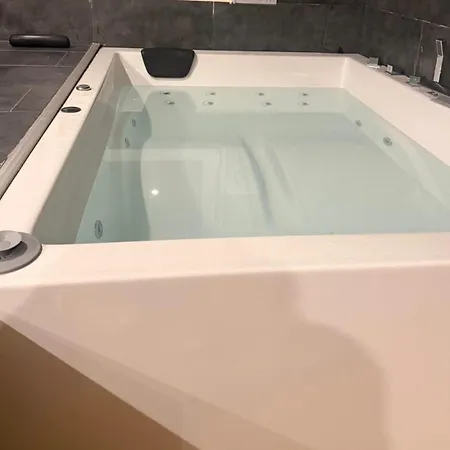 Private-spa Whirlpool, Dusche, Smart Tv, Doppelbett *